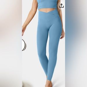 NWT Halara pet hair resistant crossover leggings (color: lichen blue)